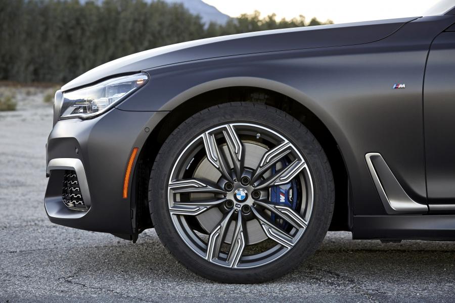 Колеса BMW M760i xDrive 2017 года  (NA) (фото 83 из 154)